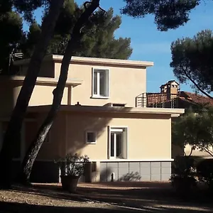 https://lou-cigalou.fr-provencehotel.com