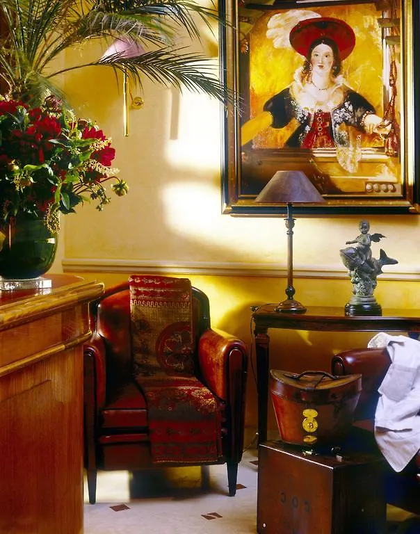 Hotel Britannique Paris 3*,